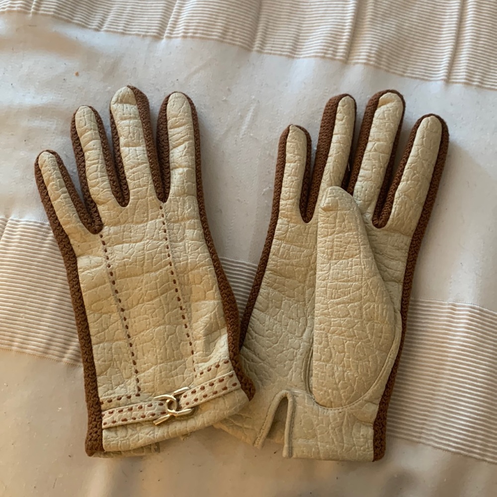 Vintage ladies gloves
